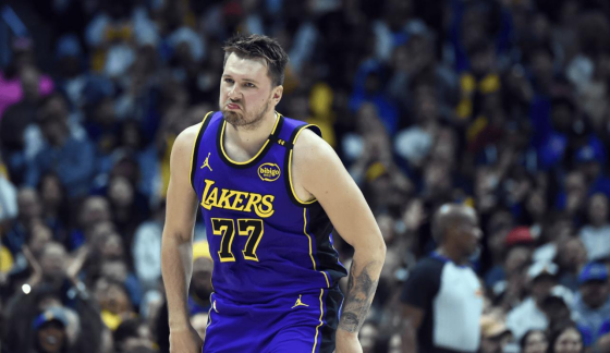 开云-东契奇连续十场比赛得分超过挺进下一轮，湖人挑战极限！的简单介绍