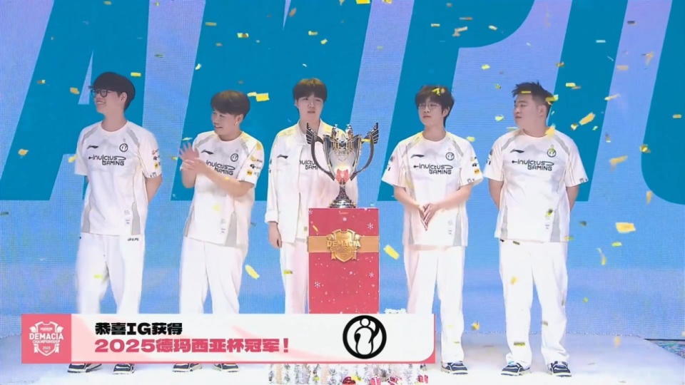 开云体育-包含Rookie回归赛场，势不可挡首场状态亮眼，巴塞罗那观众沸腾！的词条