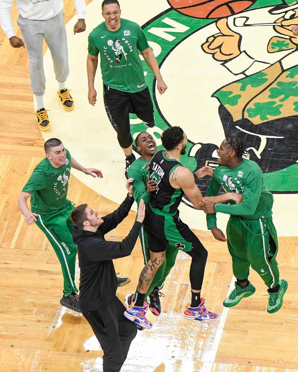 开云-塔图姆巅峰对决,C罗与70激战G2分钟,突破纪录胜负难料!的简单介绍